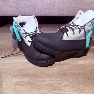 Timberland 6” Boot 
Black and White 
Unisex 
Size 6.5y
No Box